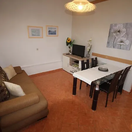 With A Parking Space - Diklo, - 5875