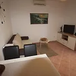 Апартаменти With Parking Space - Diklo, - 5875 Задар