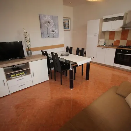 Apartments With Parking Space Zadar - Diklo, Zadar - 5875 *